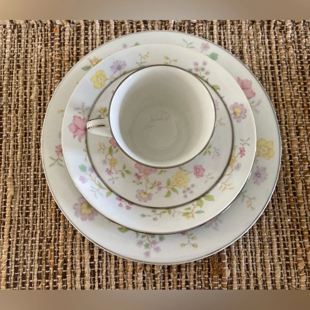 Noritake Harmony Floral 5 piece Dinnerware Set